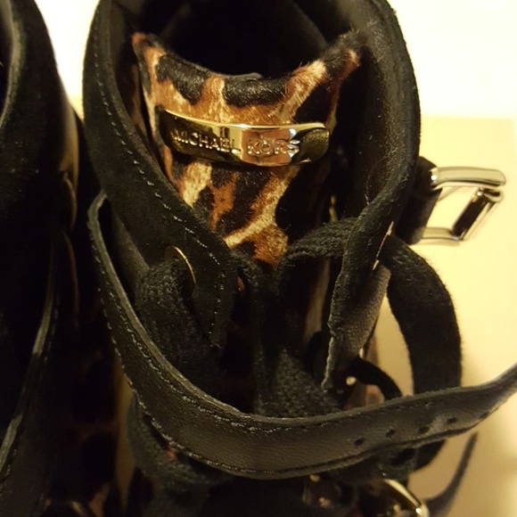 MICHAEL KORS PRINTED HAIRCALF ANKLE BOOTS - Picture 6 of 8